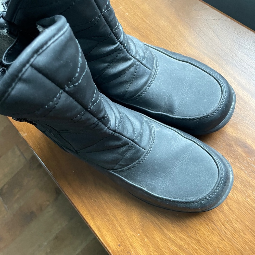 Black Quilted Winter Boots